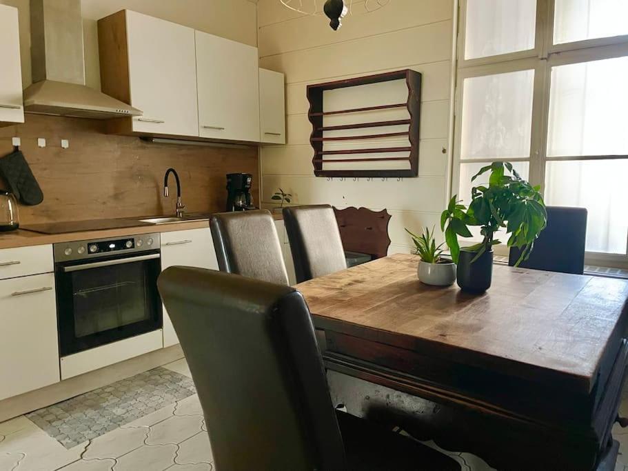 110m2 Stylish 4 Bedroom Apartment *